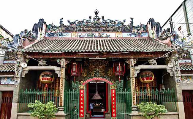 what to visit saigon in 2 days lady thien hau pagoda